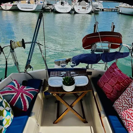 Botel Alcyon, A Peaceful Floating Lisbon