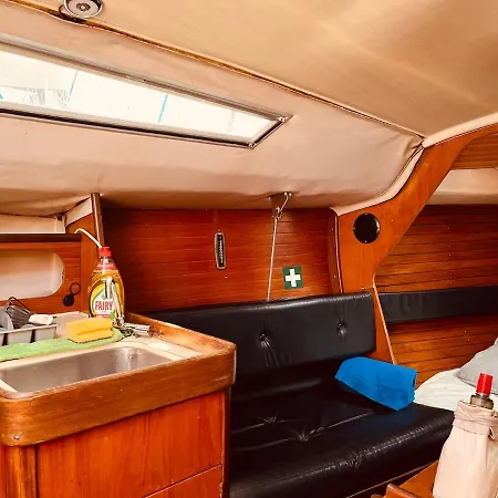 Botel Alcyon, A Peaceful Floating
