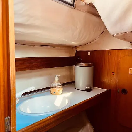 Botel Alcyon, A Peaceful Floating